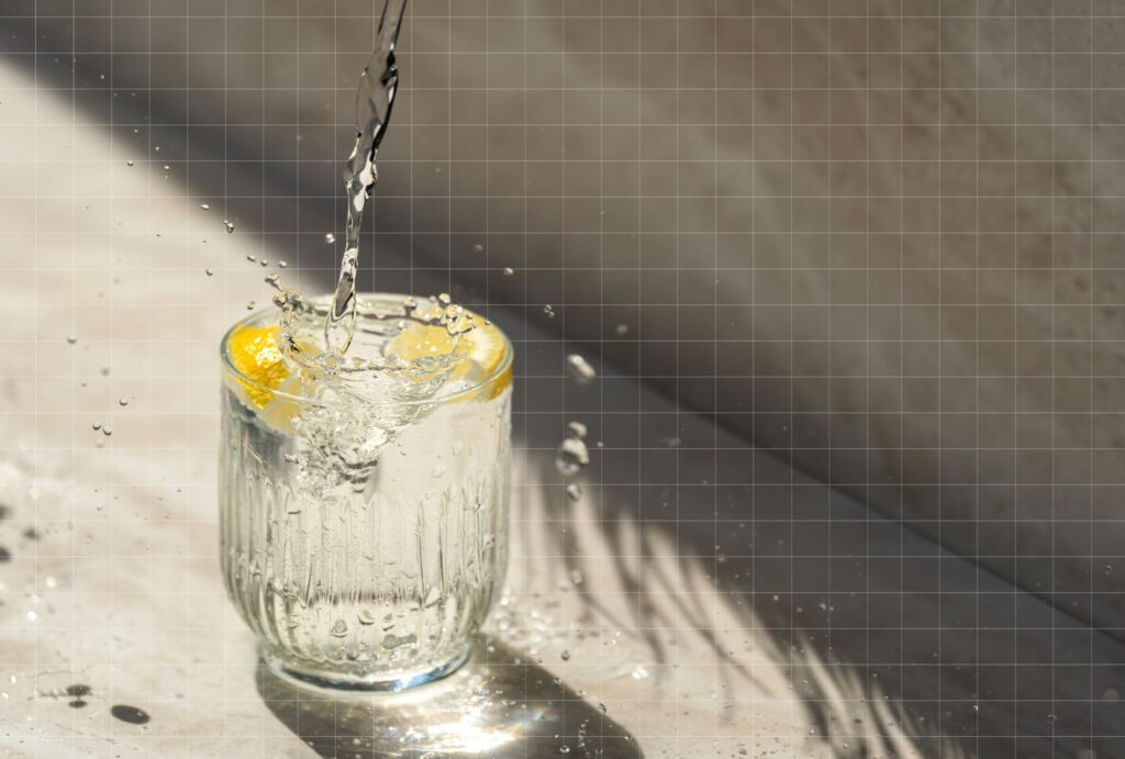 Ce filtre à eau intelligente élimine les produits chimiques pour toujours