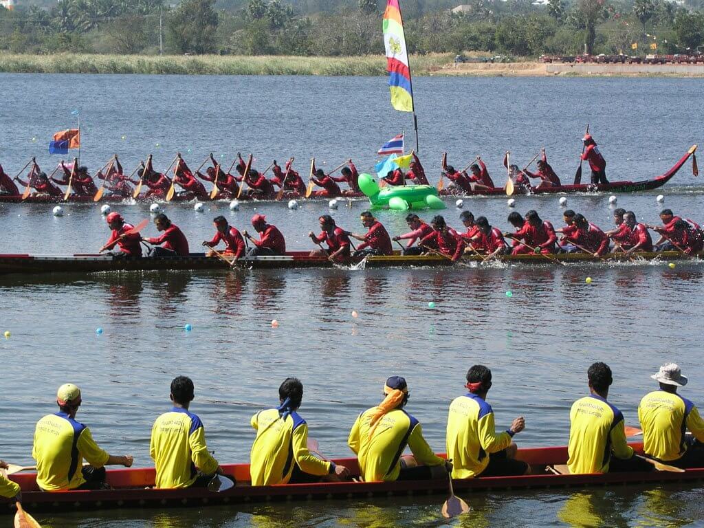 Airon à la gloire: les courses de longboat passionnantes de la Thaïlande en octobre Airon à la gloire: les courses de longboat passionnantes de la Thaïlande en octobre
