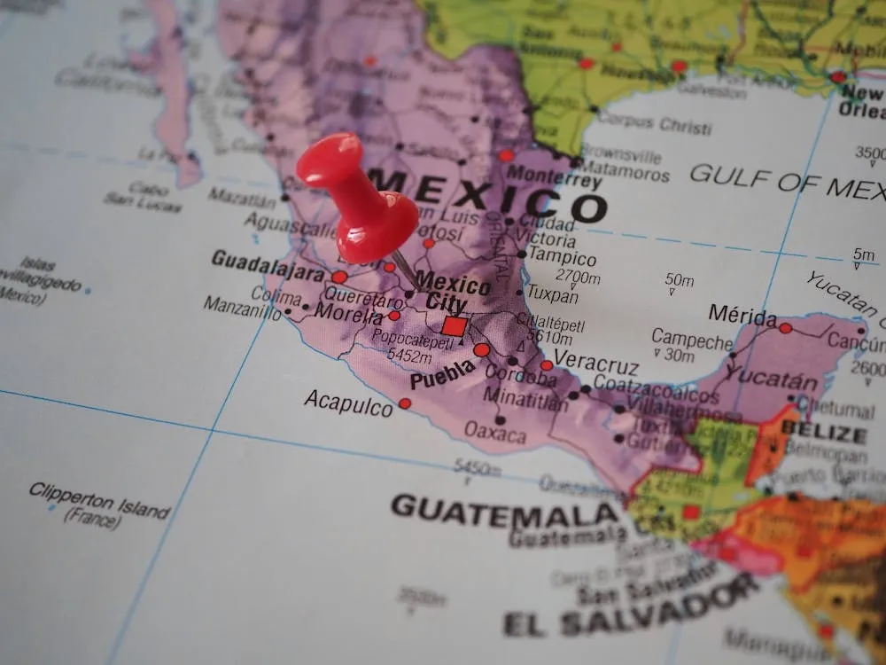 Planifier votre voyage de mars 2026 : logistique, météo et sports A detailed map of Mexico marked with a red push pin