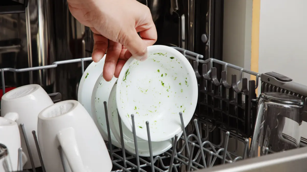 10 erreurs d’utilisation du lave-vaisselle qui rendent votre vaisselle sale et vous coûtent cher 10 erreurs d'utilisation du lave-vaisselle qui rendent votre vaisselle sale et vous coûtent cher