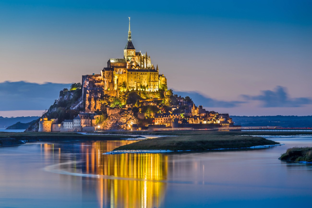 Mont Saint-Michel au crépuscule au crépuscule, Normandie, France