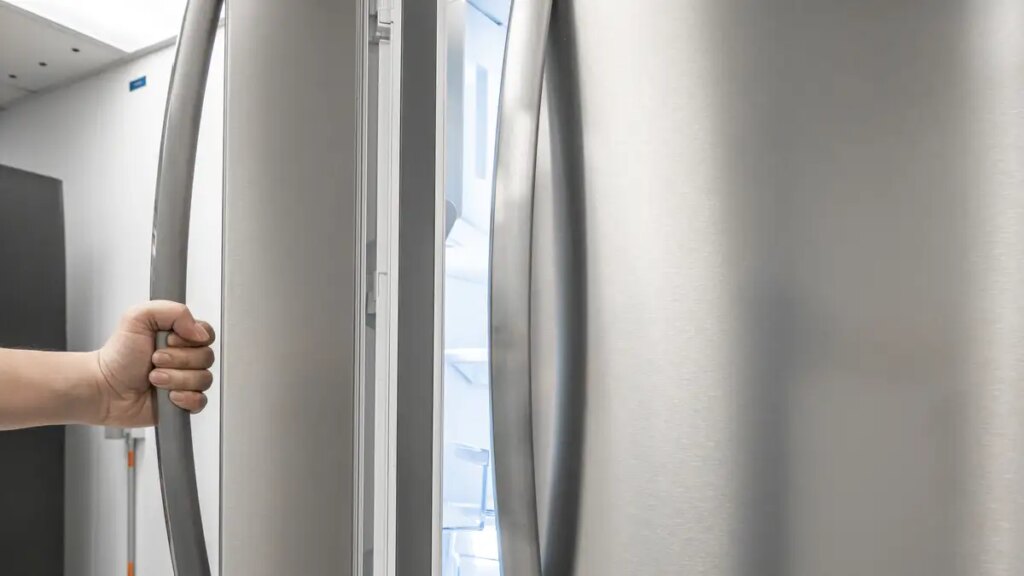 Si la porte de votre réfrigérateur ne se ferme pas, cette astuce simple la remet en place Si la porte de votre réfrigérateur ne se ferme pas, cette astuce simple la remet en place