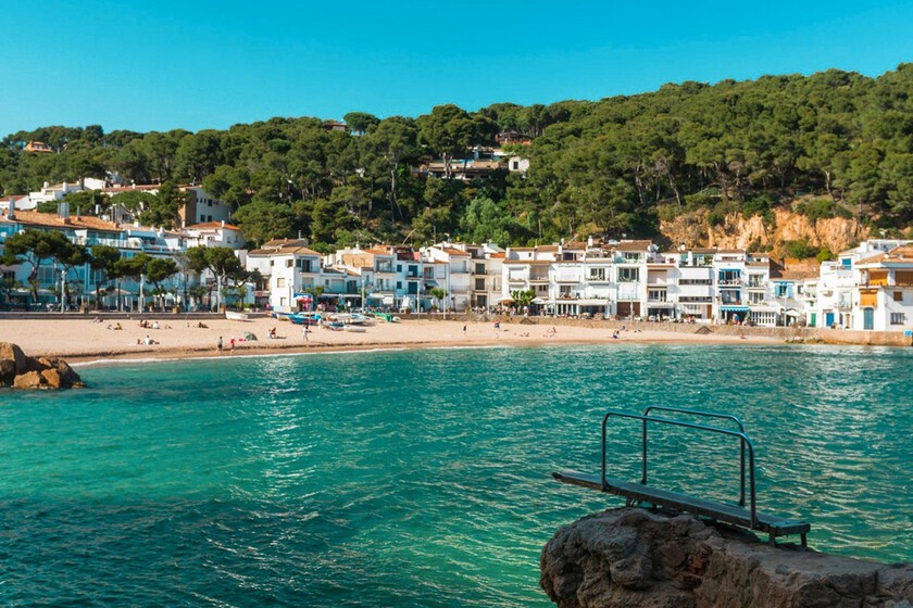 Des plages cachées, des poissons exquis et une promenade entre les falaises : le plus beau village de pêcheurs de la Méditerranée