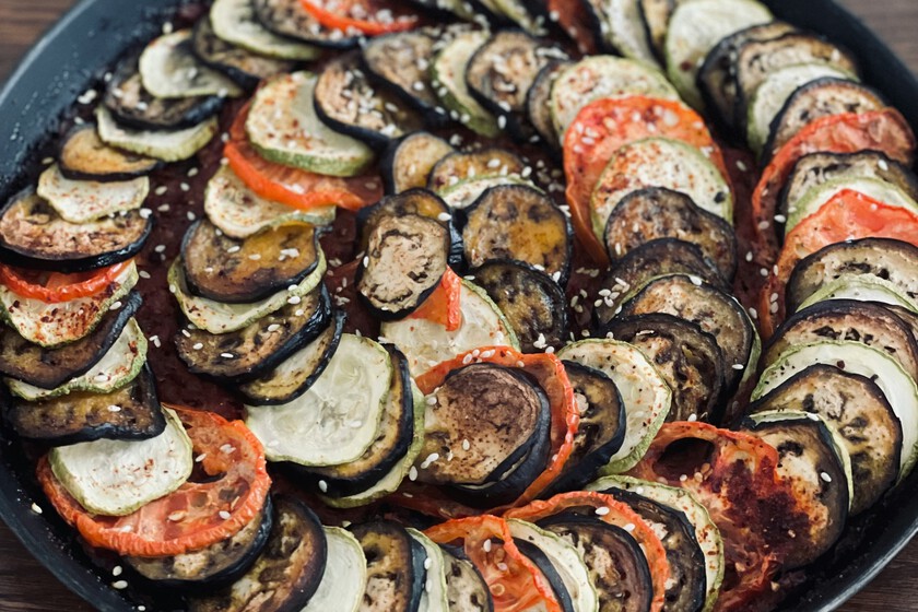 Comment faire une « ratatouille » à la maison, la recette française qui a tout pour plaire : facile, végétalienne, sans gluten et très saine