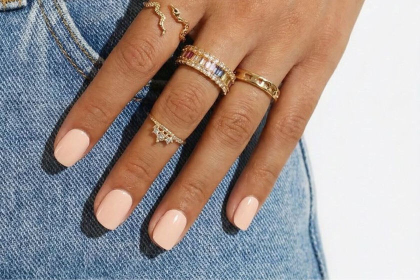 Ongles d'été élégants 2026 : le rose milkshake à la fraise, la couleur la plus attractive