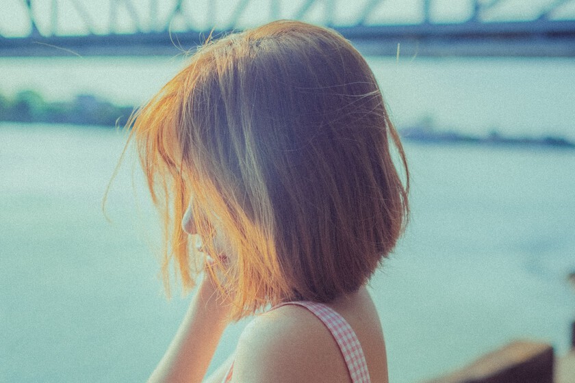 Des cheveux mi-longs tendance pour profiter de l'été et afficher des cheveux élégants et sains