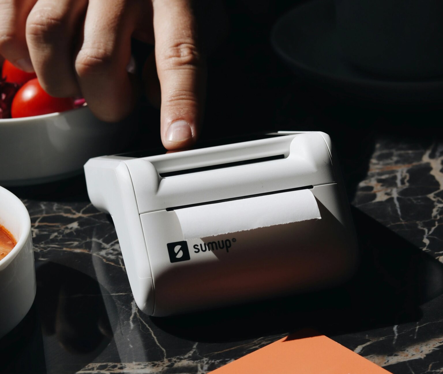 Ne choisissez jamais les dollars au distributeur de cartes à l'étranger : voici pourquoi