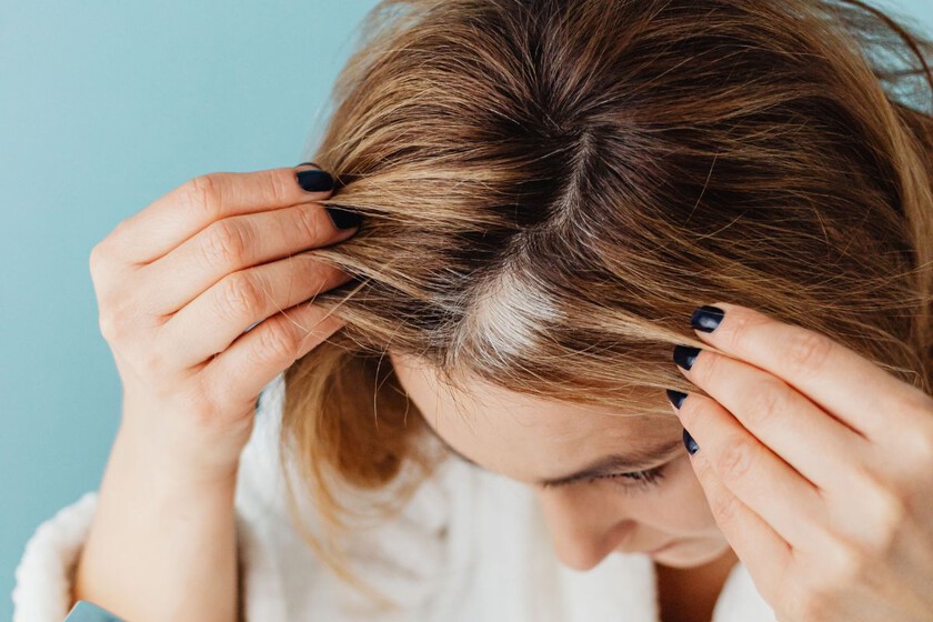 Coiffeurs et experts sont d’accord : "Les cheveux gris apparaissent en raison d'un manque de pigmentation. Si vous en arrachez un, vous aurez moins de cheveux."