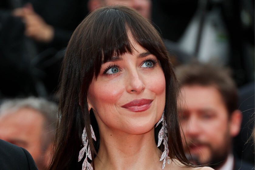 Coupes de cheveux avec frange 2026 : les styles qui flattent le plus et adoucissent les traits