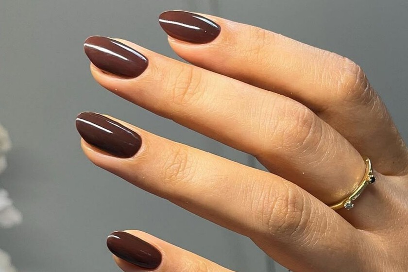 En septembre, les ongles s'habillent déjà de marron, et ces créations sont d'une pure élégance
