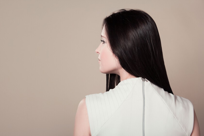 Les experts en coiffure sont d’accord : "Le masque ou l'huile capillaire doit être appliqué sur cheveux secs afin qu'il soit mieux absorbé et ait une action plus profonde."