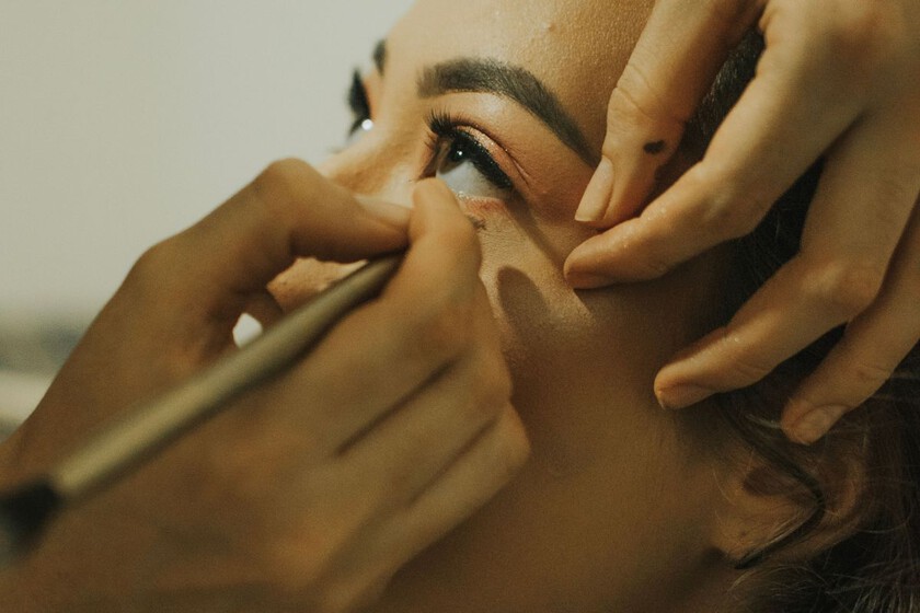 Les maquilleurs sont d’accord : "Après 50 ans, un eye-liner noir sur la ligne de flottaison peut vous faire paraître plus vieux"