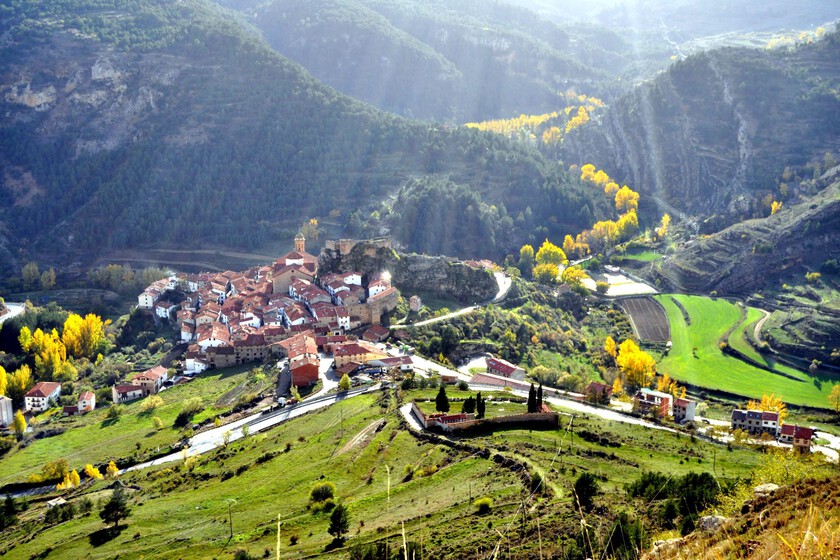 C'est l'une des plus belles villes d'Espagne : 242 habitants et une forêt qui vaut le détour en automne