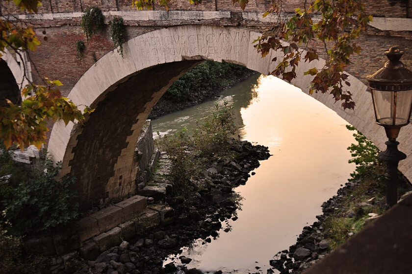 Ce pont a 2 085 ans et est toujours conservé tel qu'il était dans l'Empire romain.