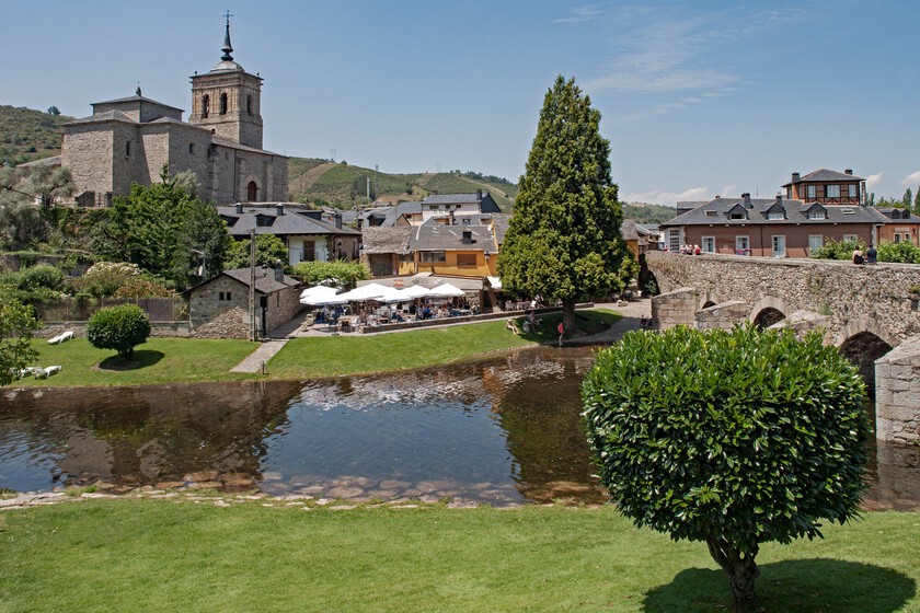 Il ressemble au village de « La Belle et la Bête » et est le plus beau village d'Espagne : de style médiéval, avec des menus du jour et un Bien d'Intérêt Culturel.