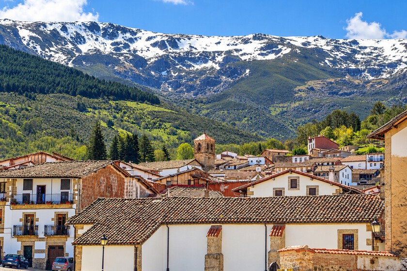 La ville de montagne à moins de 3 heures de Madrid qui ressemble à un village alpin : l'escapade avec la meilleure saucisse d'automne