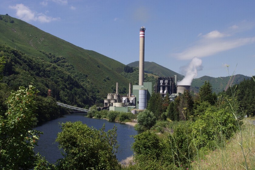 Le Tchernobyl asturien : la ville abandonnée située à côté d'une ancienne centrale thermique qui abrite un cinéma, une école, un club social et même un cabinet médical