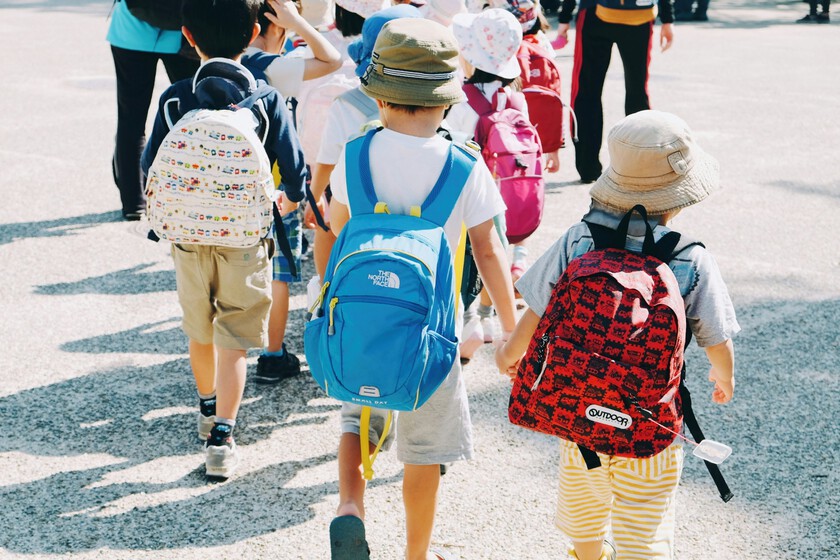 Nerea Riveiro, pédagogue : "Répéter aux enfants qu’« ils sont grands » met dans leur sac à dos une responsabilité qui ne leur appartient pas encore."