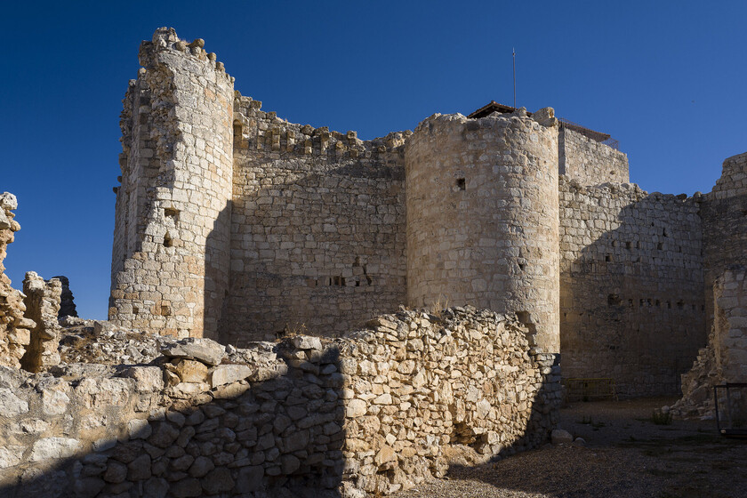 Seulement 33 habitants et des vignobles à flanc de colline : la ville fortifiée idéale pour une escapade automnale dans le passé médiéval de Burgos