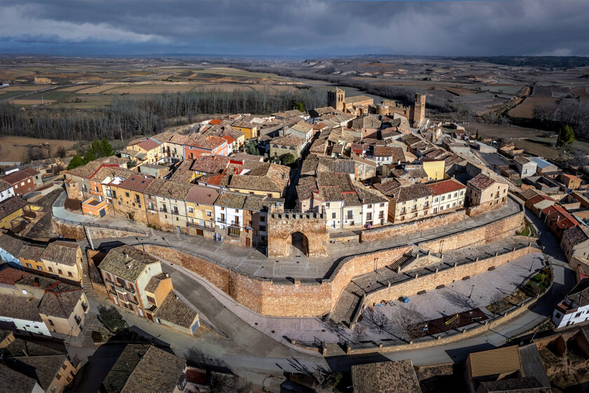 Un château à cinq côtés et une frontière qui divise un ermitage en deux : l'une des villes fortifiées les plus belles et les plus sous-estimées d'Espagne